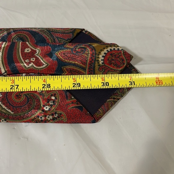 Alexander Lloyd men’s paisley tie in red, blue and gold… 3.5 “ L by 62 like new - Picture 6 of 6